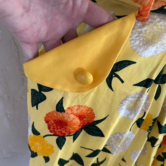 Collectif Dakota Yellow Floral Swing Skirt - Picture 4 of 7